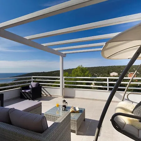Nautilus Villa Vinisce